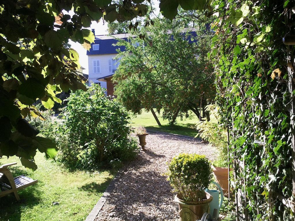 Au Fond Du Jardin Maison D'Hotes Saint-Saens Room photo
