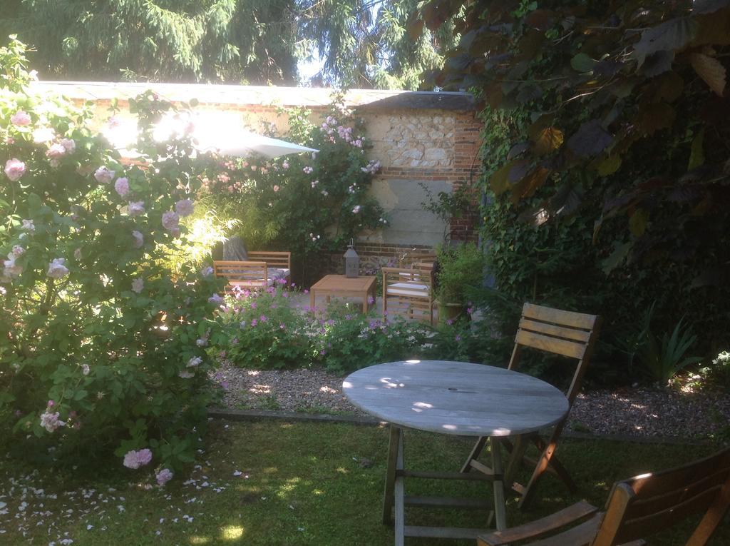 Au Fond Du Jardin Maison D'Hotes Saint-Saens Exterior photo
